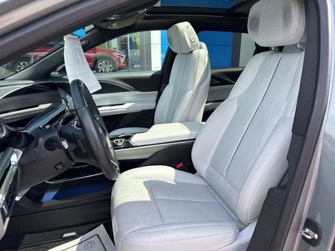 Used 2024 Cadillac Lyriq Luxury AWD/4WD image 17