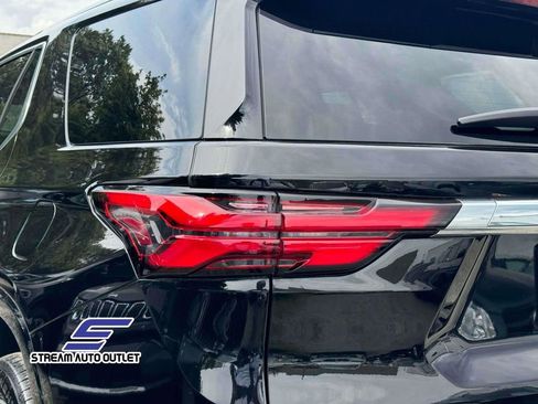 Used 2023 Chevrolet Traverse High Country image 10