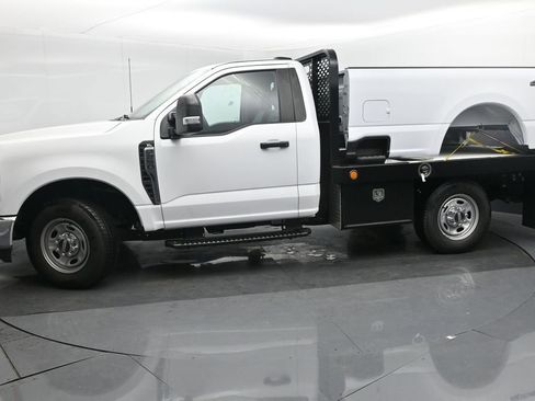 Used 2023 Ford F250 XL w/ XL Chrome Package image 2