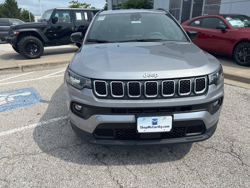 Used 2024 Jeep Compass Latitude AWD/4WD image 9