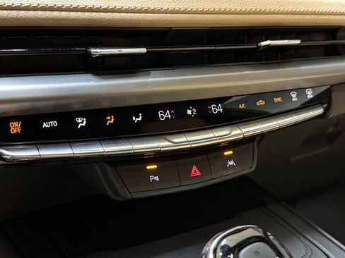 Certified 2025 Cadillac XT4 Premium Luxury image 31