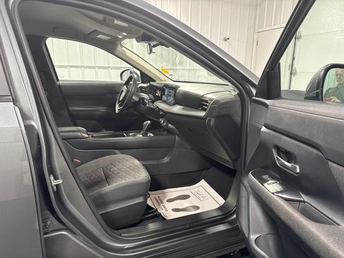 Used 2025 Nissan Kicks SV AWD/4WD image 13