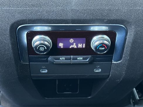 Used 2021 GMC Yukon SLT image 44