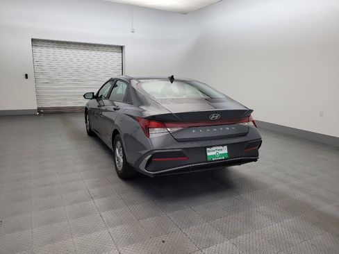 Used 2024 Hyundai Elantra SE FWD image 5