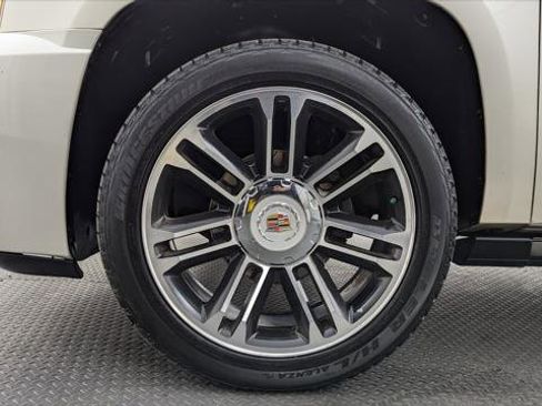 Used 2013 Cadillac Escalade Premium image 32