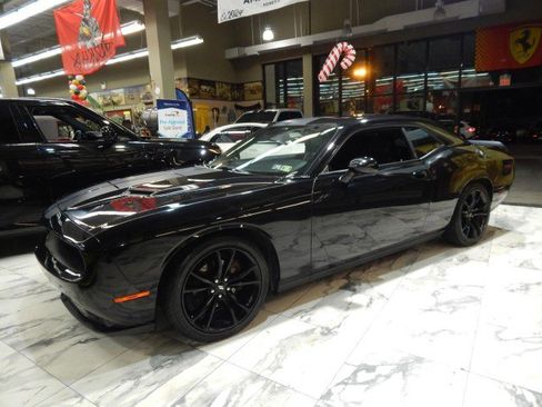 Used 2017 Dodge Challenger SXT Plus image 8
