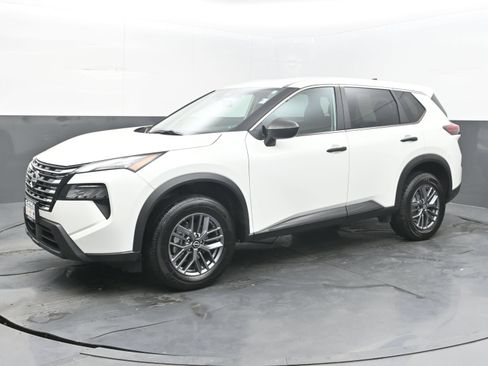 Used 2024 Nissan Rogue S AWD/4WD image 4