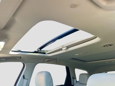 Used 2020 Buick Enclave Premium w/ Sun and Sites Package image 23