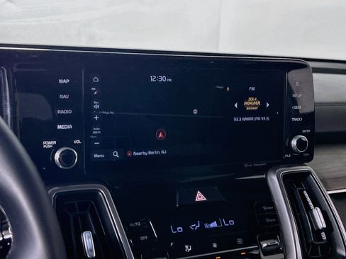 Used 2023 Kia Sorento S w/ Panoramic Sunroof Package AWD/4WD image 13
