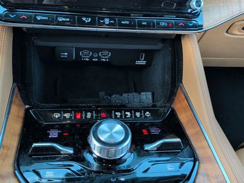 Used 2022 Jeep Grand Wagoneer Series III AWD/4WD image 25