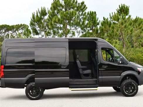 Used 2024 Mercedes-Benz Sprinter 2500 image 39