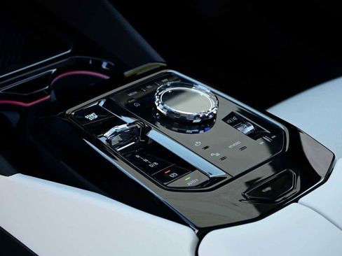 Used 2026 BMW i5 eDrive40 w/ Executive Package image 31