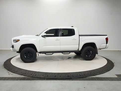 Used 2019 Toyota Tacoma TRD Sport w/ Technology Package AWD/4WD image 4