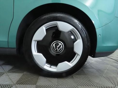 New 2025 Volkswagen ID. Buzz Pro S Plus image 32