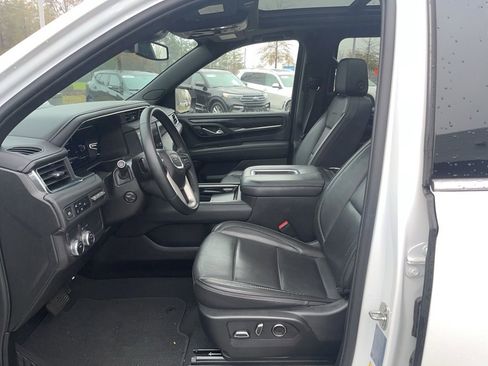 Used 2024 GMC Yukon XL Denali image 5