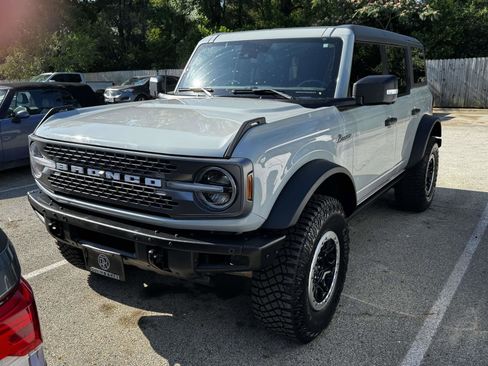 Used 2022 Ford Bronco Badlands w/ Sasquatch Package AWD/4WD image 2