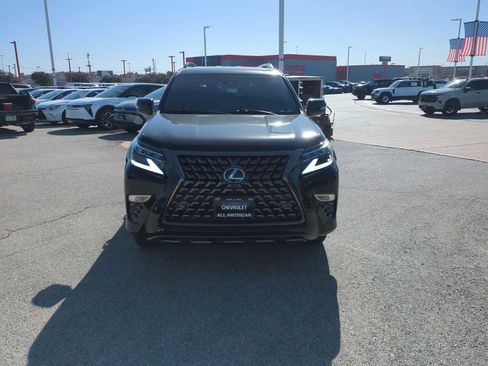 Used 2022 Lexus GX 460 image 3