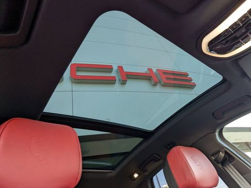 New 2026 Porsche Macan image 27