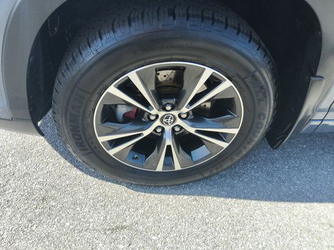 Used 2018 Toyota Highlander LE FWD image 10