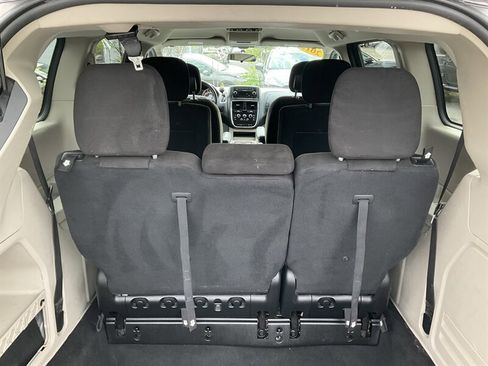 Used 2015 Dodge Grand Caravan SXT image 11