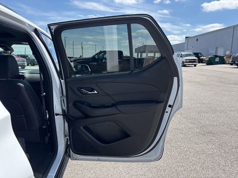 Used 2023 Chevrolet Traverse RS AWD/4WD image 15