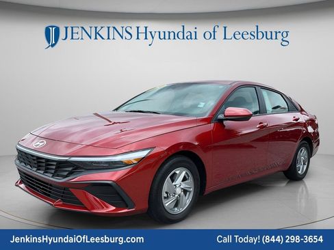 Certified 2024 Hyundai Elantra SE FWD image 10