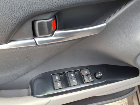 Used 2018 Toyota Camry LE w/ Convenience Package FWD image 20