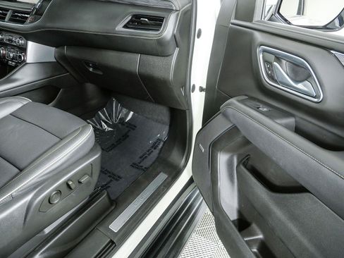Used 2023 GMC Yukon XL SLT AWD/4WD image 26