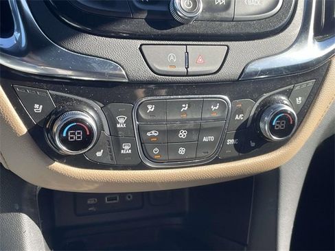 Used 2023 Chevrolet Equinox Premier image 21