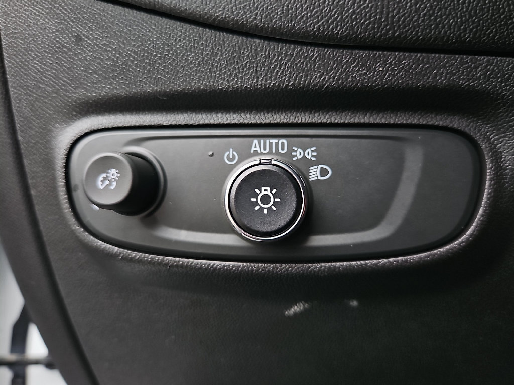 Used 2023 Chevrolet Equinox RS AWD/4WD image 25