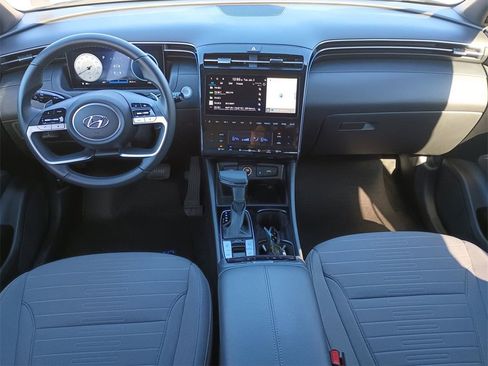 Used 2023 Hyundai Santa Cruz SEL Premium image 2