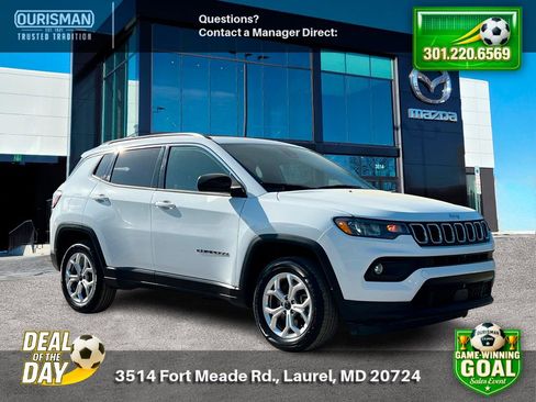 Used 2025 Jeep Compass Latitude w/ Sun & Sound Group AWD/4WD image 1