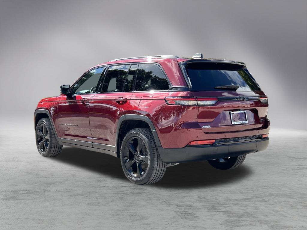 Certified 2025 Jeep Grand Cherokee Limited w/ Black Appearance Package RWD image 7