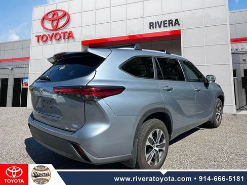 Used 2023 Toyota Highlander XLE AWD/4WD image 7