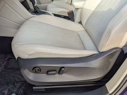 Certified 2022 Volkswagen Tiguan SE image 18