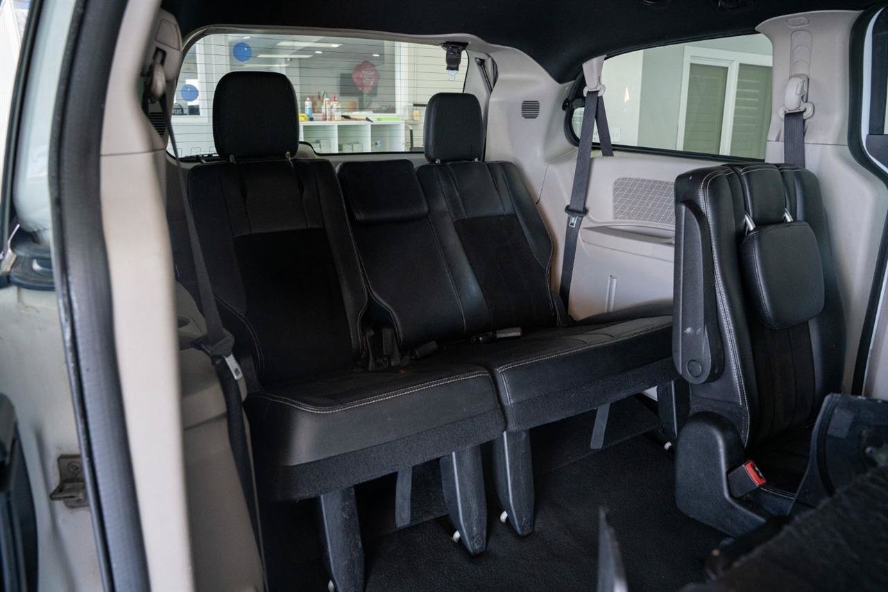 Used 2019 Dodge Grand Caravan SXT FWD image 13