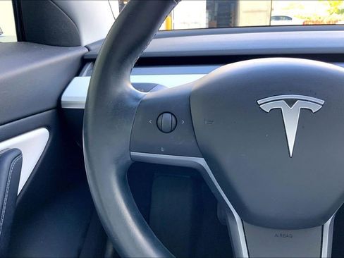 Used 2019 Tesla Model 3 image 17