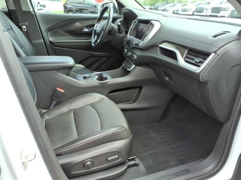 Certified 2022 GMC Terrain SLT w/ Infotainment Package II AWD/4WD image 32