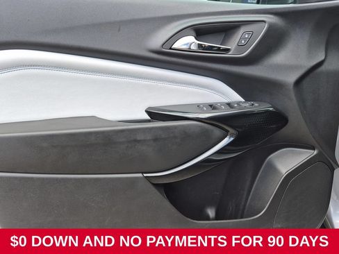 Used 2025 Chevrolet Trax LT w/ LT Convenience Package FWD image 11