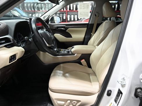 Used 2022 Toyota Highlander Platinum image 10