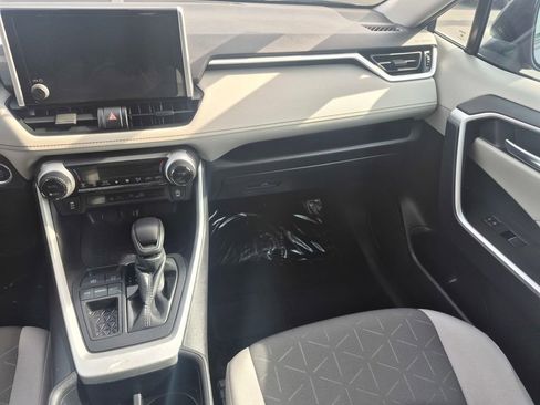 Used 2025 Toyota RAV4 XLE image 17