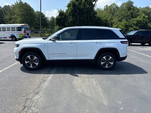 Used 2022 Jeep Grand Cherokee Limited 4xe w/ Luxury Tech Group II AWD/4WD image 2
