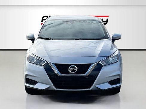 Used 2022 Nissan Versa SV FWD image 2
