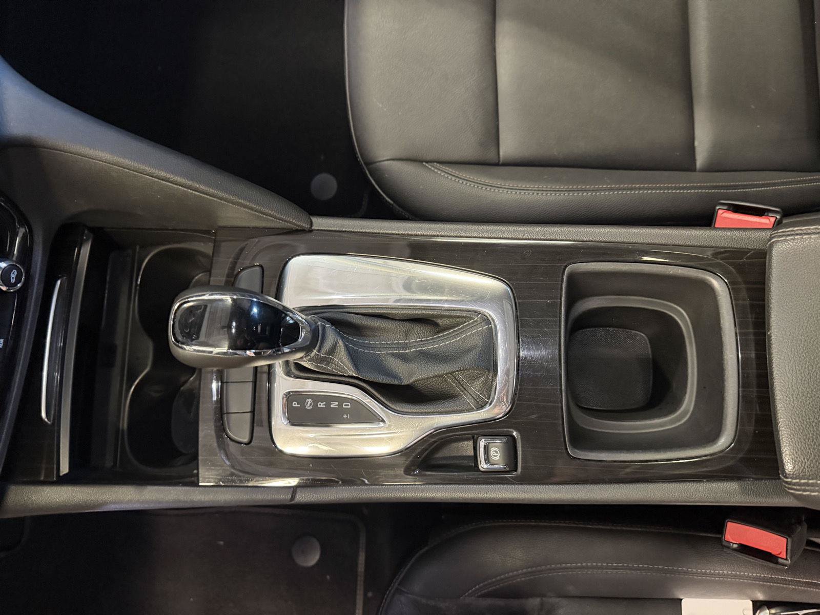 Used 2018 Buick Regal Essence FWD image 30