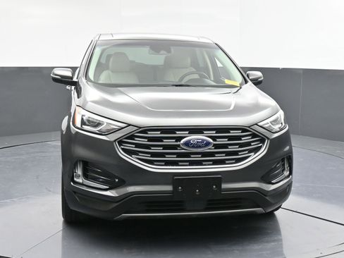 Used 2019 Ford Edge Titanium w/ Cold Weather Package image 2