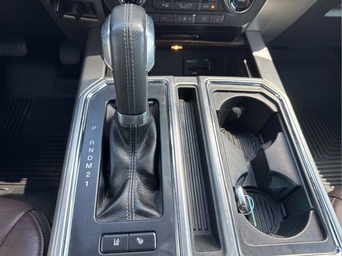 Used 2015 Ford F150 Platinum w/ Equipment Group 701A Luxury AWD/4WD image 28
