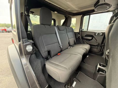 Used 2019 Jeep Wrangler Unlimited Sport S AWD/4WD image 17