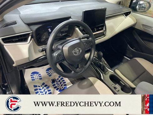 Used 2025 Toyota Corolla LE image 32
