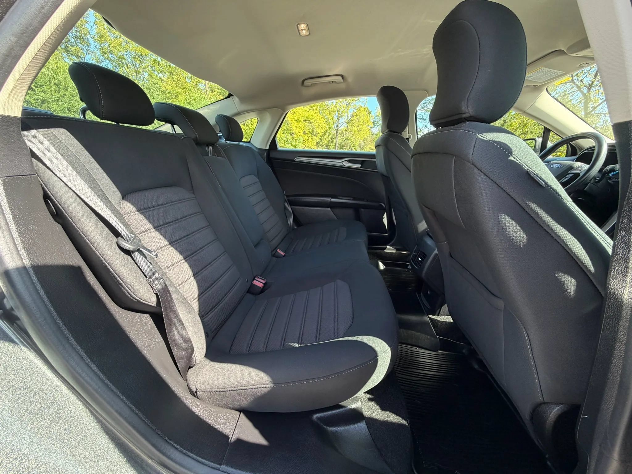 Used 2019 Ford Fusion SE FWD image 18