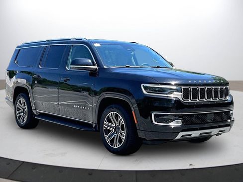 Used 2024 Jeep Wagoneer L Series II w/ Flexible Seating Group RWD image 2